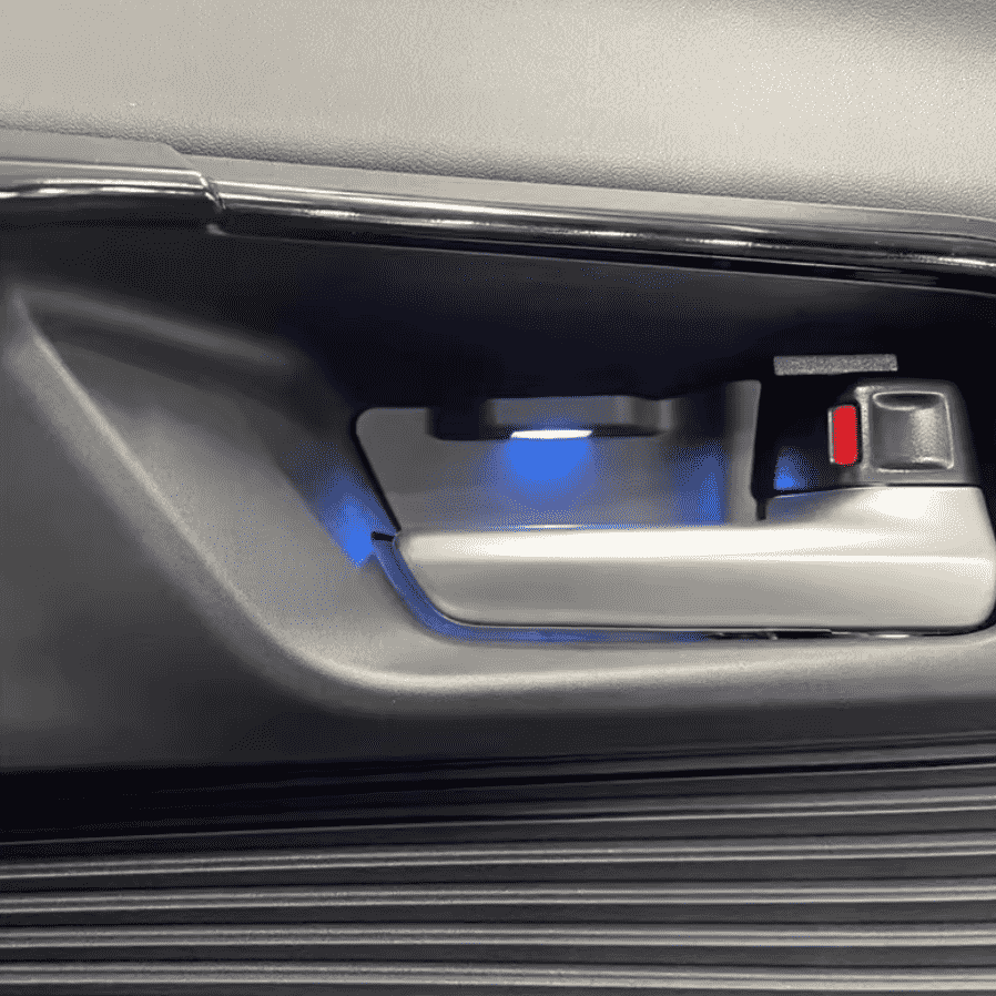 Xevaban.com ở 214 Giải Ph&oacute;ng l&agrave; đơn vị chuy&ecirc;n cung cấp phụ kiện oto, đồ chơi oto,&nbsp;đồ chơi yaris cross,&nbsp;phụ kiện yaris cross, xevaban, 214 giải ph&oacute;ng, đ&egrave;n tay nắm cửa yaris cross, đ&egrave;n h&otilde;m tay nắm cửa yaris cross.